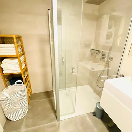 Luxury 1 Bedroom In Heart Of Cloche D'or, Spa, Gym, Terrace & Parking-23 Apartment